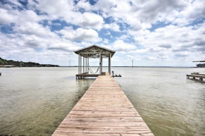 Cedar Creek Retreat with Sunroom and Cornhole Set